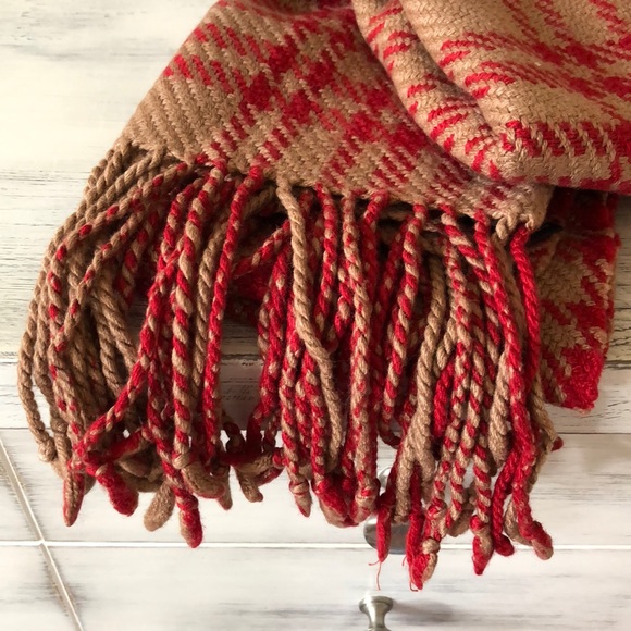 Sold.  Banana Republic Scarf 🧣 One Size - Picture 2 of 5